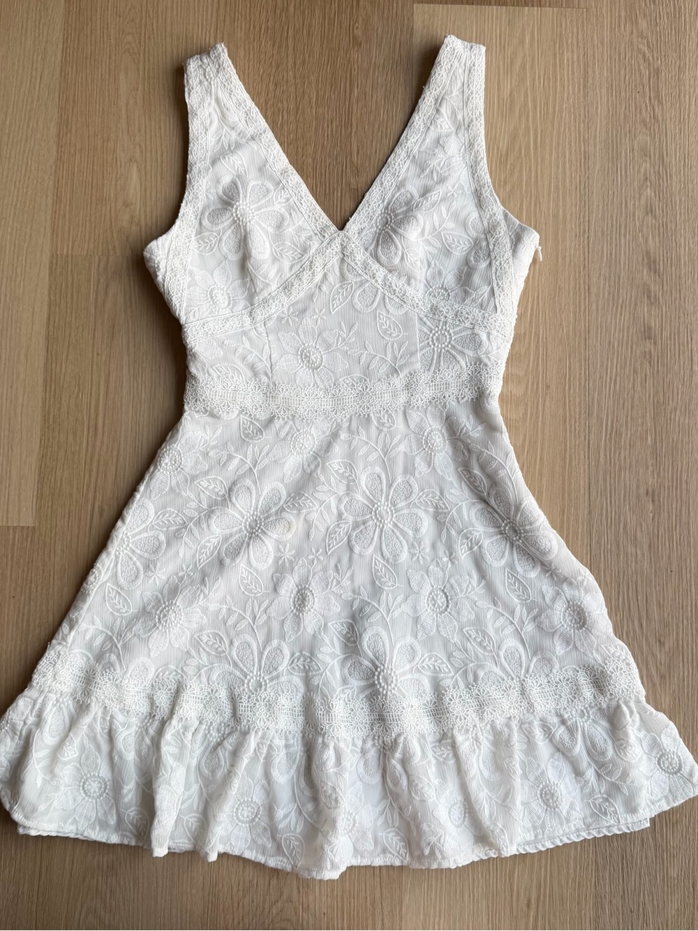 BB Dakota White Embroidered Lace V-Neck Sleeveless A-Line Short Dress 0 - Picture 1 of 5